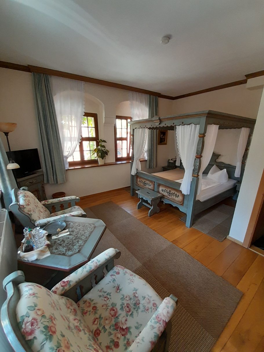 Unser Hochzeitszimmer mit Himmelbett der Voglauer "Anno Serie"